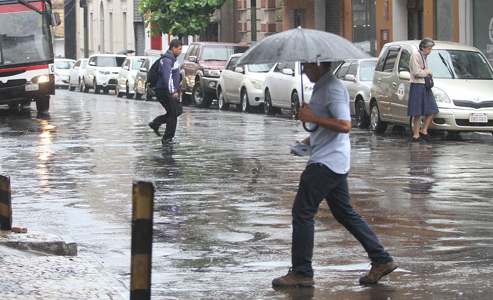 Persisten las lluvias y anuncian un descenso de la temperatura para los próximos&nbsp;días